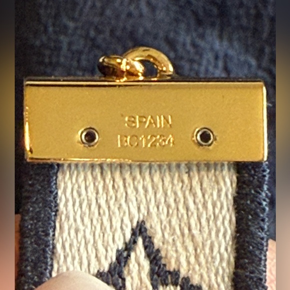 ❌❌❌SOLD❌❌❌Louis Vuitton Buddy Bracelet Blue and White with Gold hardware. - Picture 4 of 4